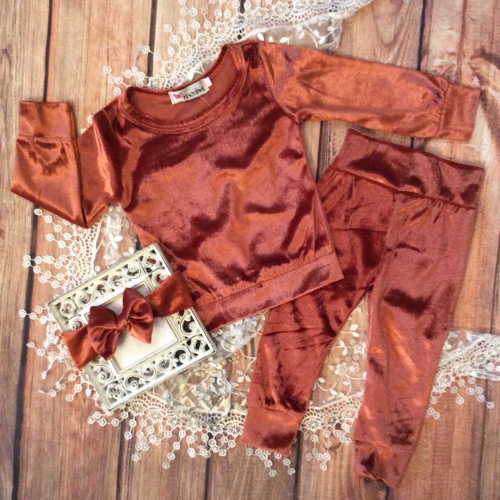 RESTOCK Baby Girl Copper Velour 3pc Outfit - Picture 2 of 4